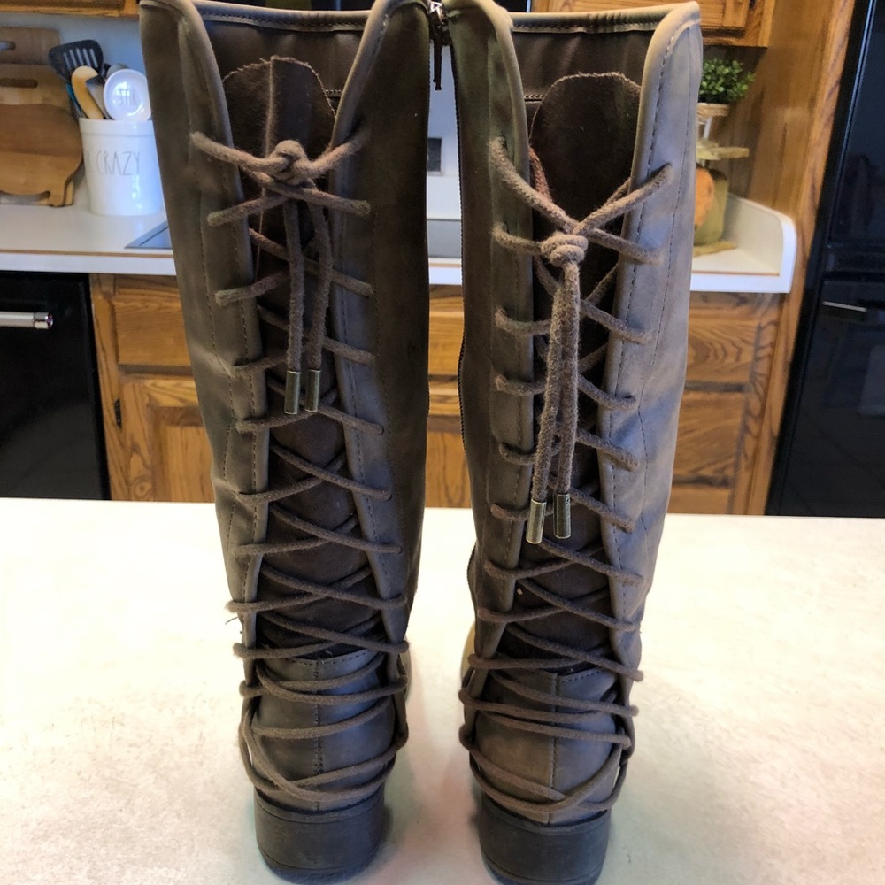 Youth size 1 Steve Madden lace up boots